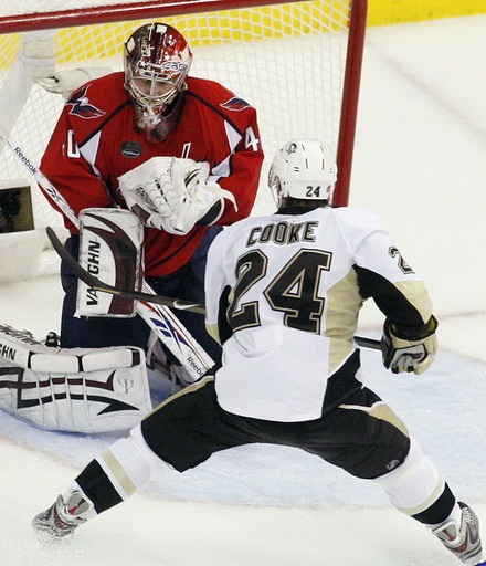 Matt Cooke, Simeon Varlamov