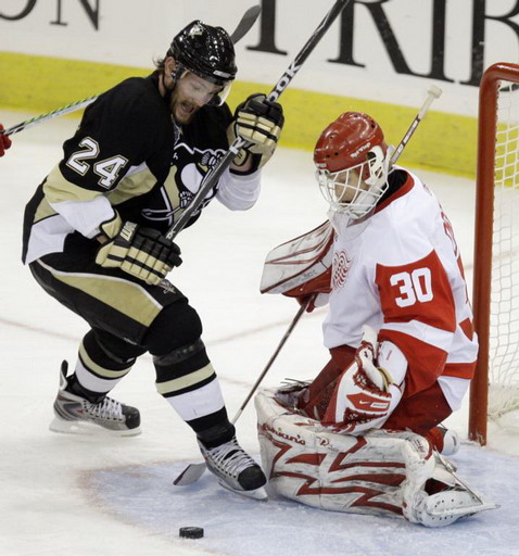 Matt Cooke, Chris Osgood