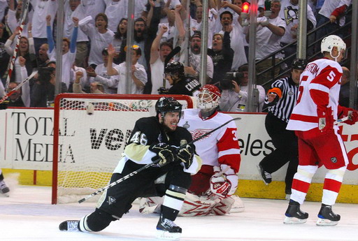 Tyler Kennedy, Chris Osgood, Tomas Holmstrom