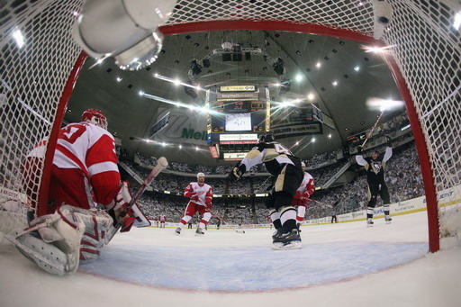 Chris Osgood, Tyler Kennedy