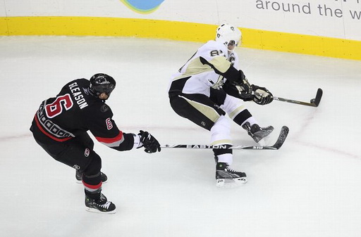 Tim Gleason, Sidney Crosby