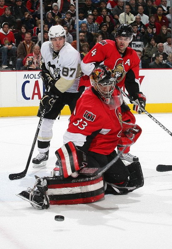 Pascal Leclaire, Sidney Crosby, Chris Phillips