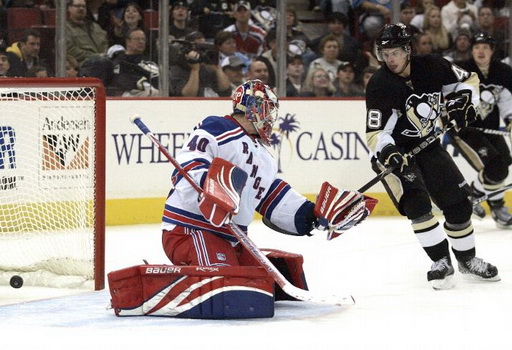 Tyler Kennedy, Steve Valiquette