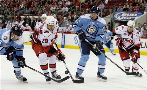 Tim Gleason, Tom Kostopoulos, Sidney Crosby, Pascal Dupuis