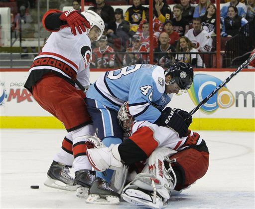 Tuomo Ruutu, Cam Ward, Tyler Kennedy