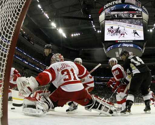 Joey MacDonald, Pascal Dupuis, Chris Kunitz