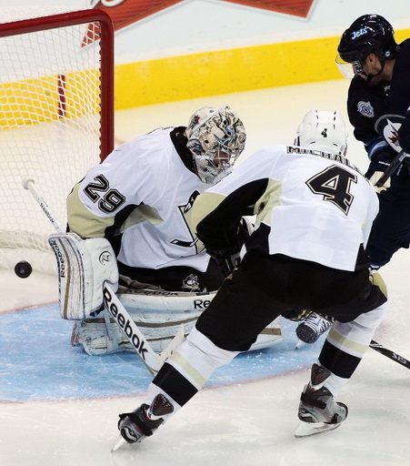 Marc-Andre Fleury, Zbyněk Michálek, Kyle Wellwood