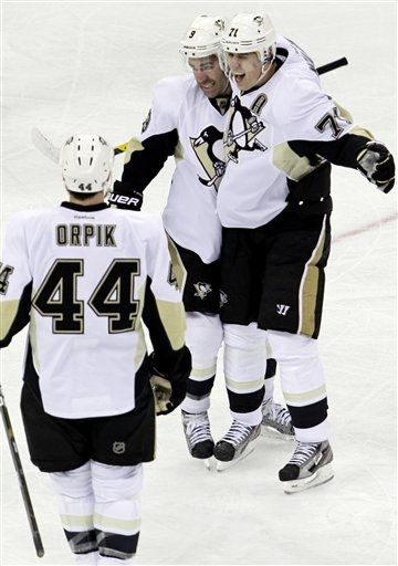 Brooks Orpik, Pascal Dupuis, Evgeni Malkin