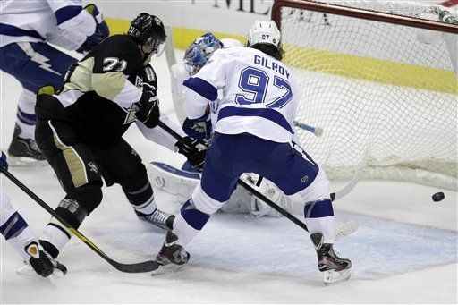 Evgeni Malkin, Dwayne Roloson, Matt Gilroy