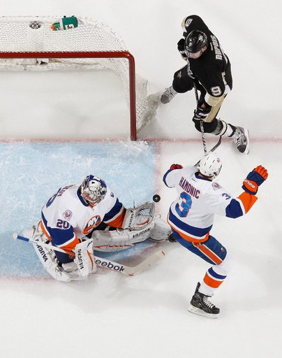 Evgeni Nabokov, Travis Hamonic, Pascal Dupuis