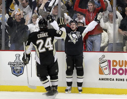 Matt Cooke, Tyler Kennedy