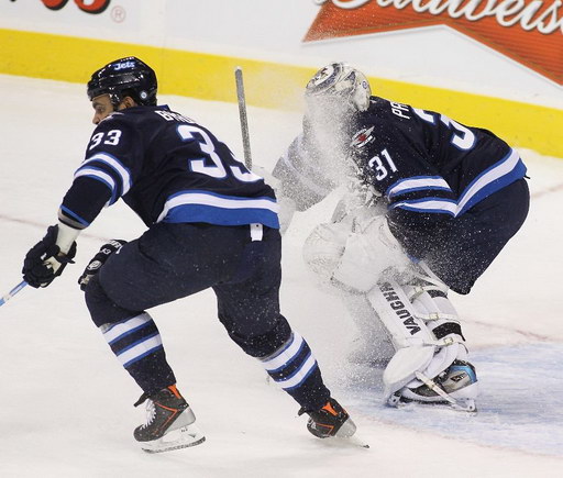 Dustin Byfuglien, Ondøej Pavelec