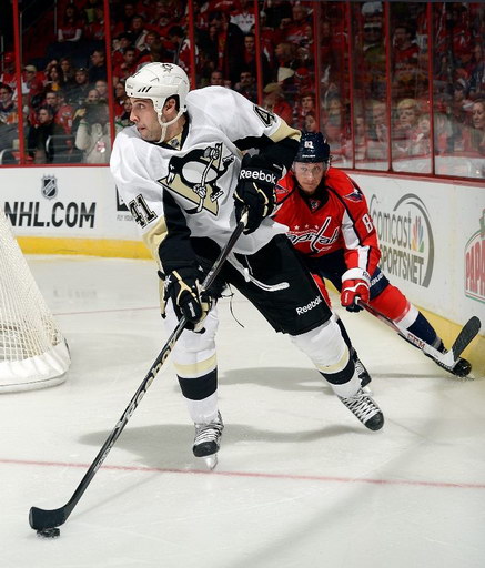 Robert Bortuzzo, Jay Beagle