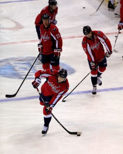 Jason Chimera, Evgeny Kuznetsov, Mike Green