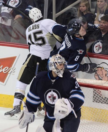 Tanner Glass, Jacob Trouba, Ondřej Pavelec